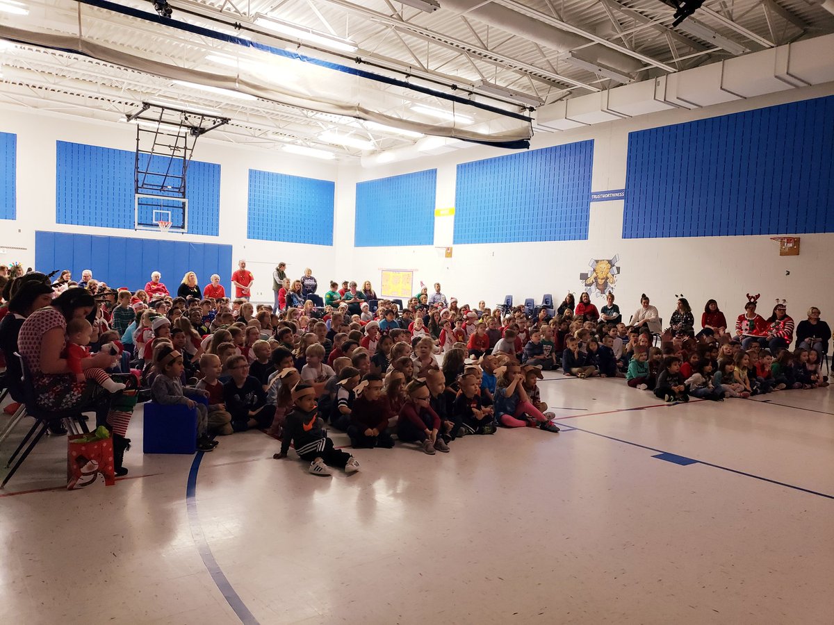 cparksitrt's tweet photo. These Ss just learned to code (this week) & performed their creative @WonderWorkshop #FunWithWonder contest entry for their school today 👏👏 #rcpstech #kidscancode #studentjoy @bethanydeputy @rockingedutech @MES_PRIDE 🎅 https://t.co/yN1ISBAQFm