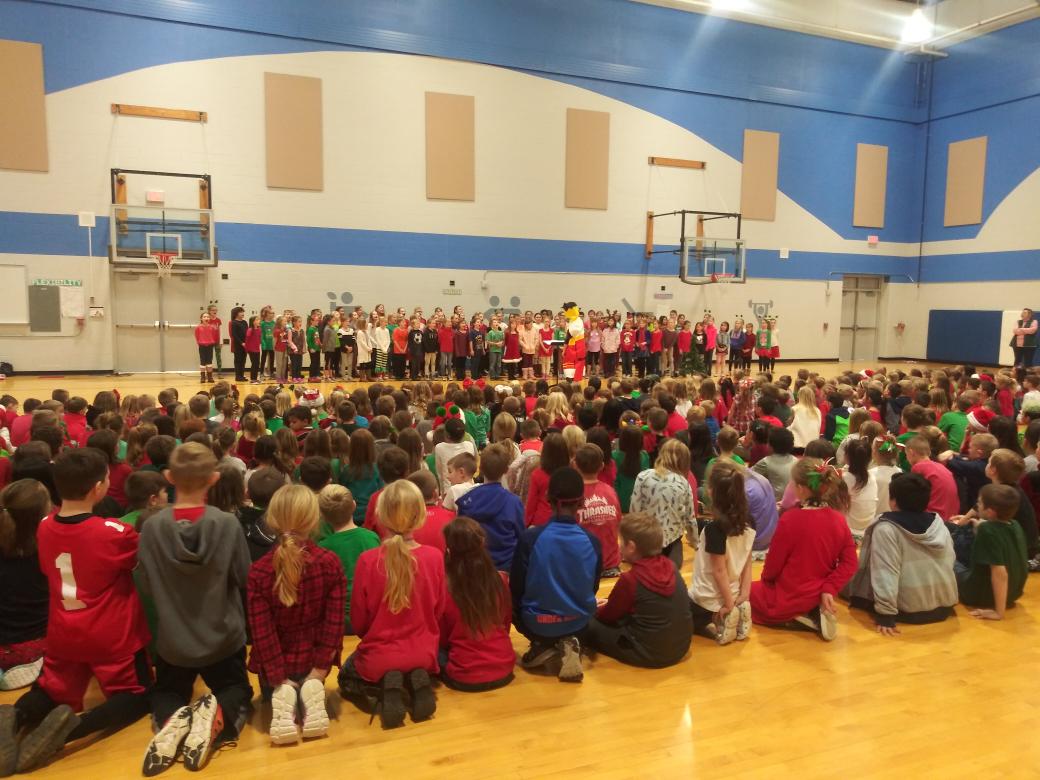 GitlerJack's tweet image. 3rd and 4th grade choir encore performance at #bcbrownrocks !