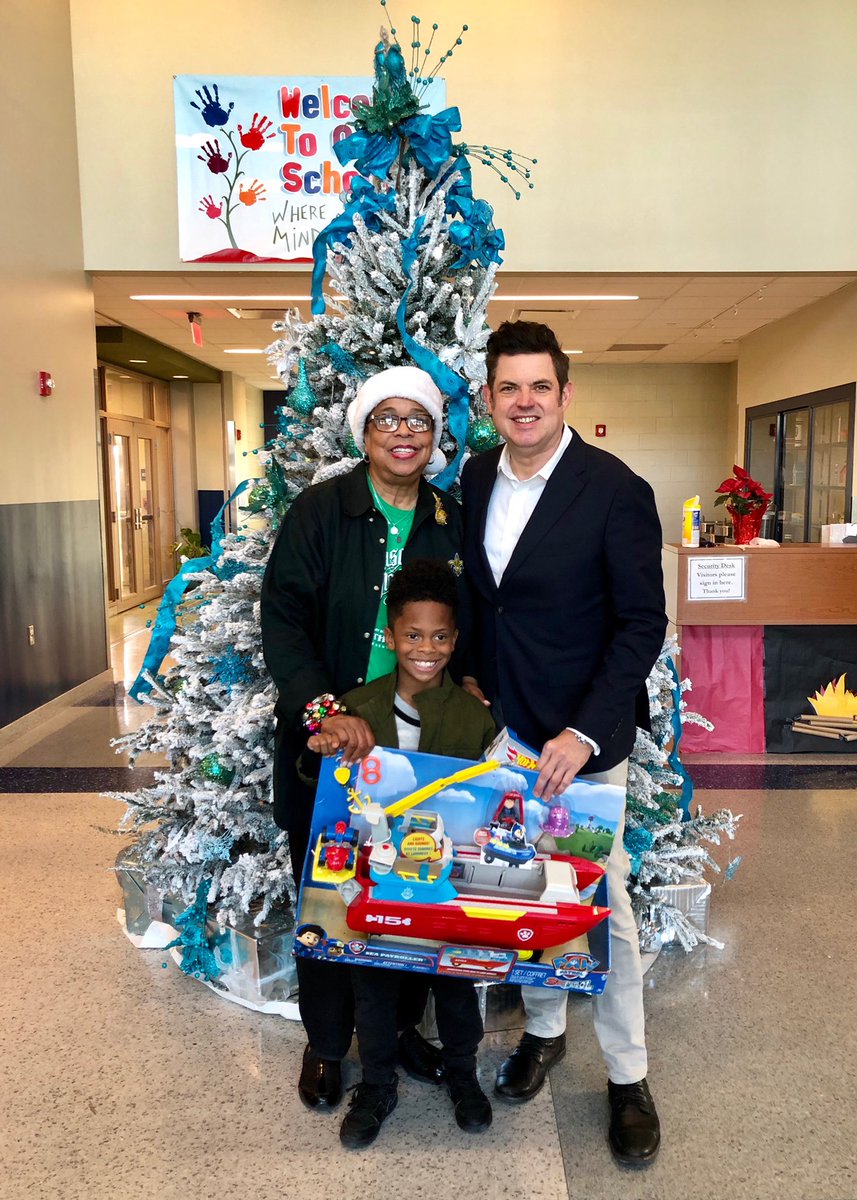 Sideline_Pass's tweet photo. This is our last toy delivery for 2018! The @btefoundation does AWESOME work sponsoring the After-School Program at Bethune Elementary- @sideline_pass is excited to provide Christmas gifts for some of Bethune’s students! Keep up the important work Better Than Ezra! #Nola https://t.co/5M8qF3rXtA