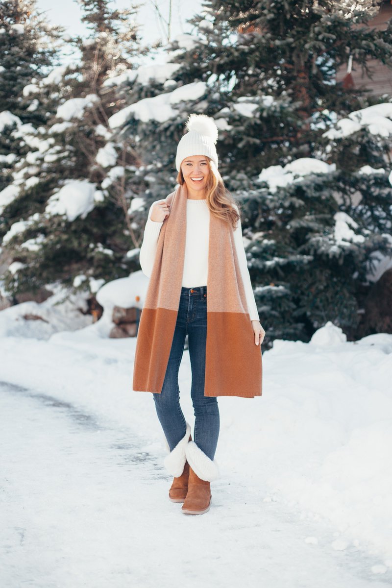 My coziest, favorite, fluffiest boots ever. EVER. Trust me. Read more about my obsession here: 

lonestarsouthern.com/2018/12/18/koo…