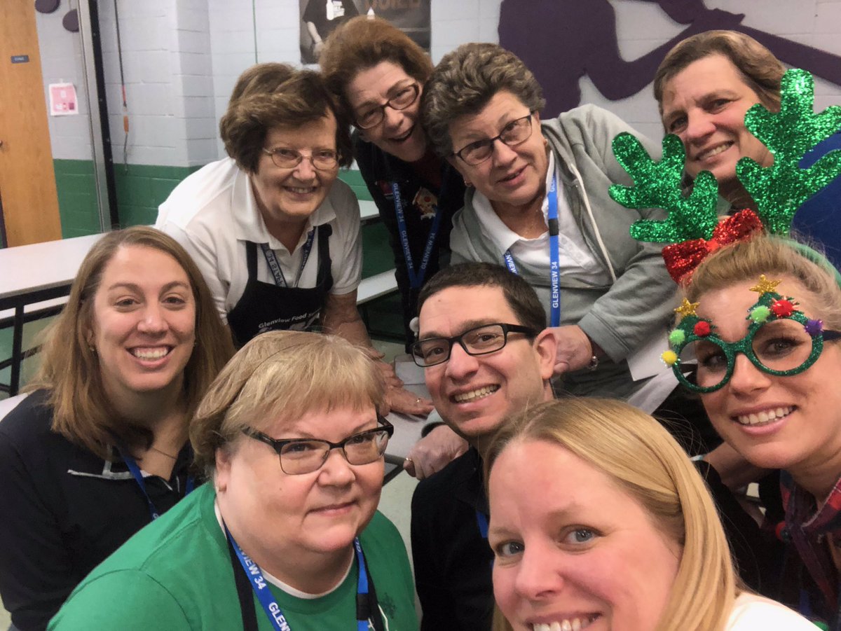 SpringmanMiddle's tweet image. Our food services staff is the BEST!!! #ROAR34 #WeAreD34