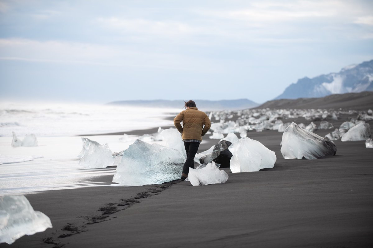We don’t look back to move forward...Take the positives from your past and use them to shape your future! Concentrate on the now by focusing on yourself &amp; the ones you hold close! Enjoy the festive period, relax, recharge and get ready to re-attack 💪🏻👊🏻 #signingoff #overtoyou
