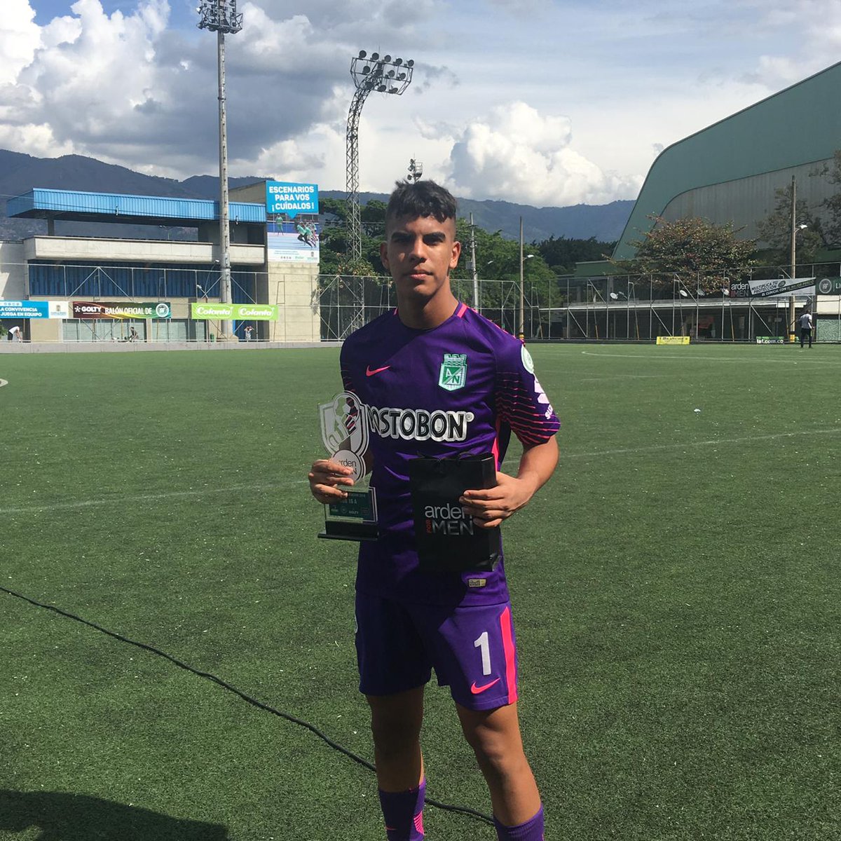 AntioquiaLAF's tweet photo. #FinalesLAF2018
Valla menos vencida #ArdenForMen y goleador de la Sub 16 A https://t.co/RJ5alLsHi5