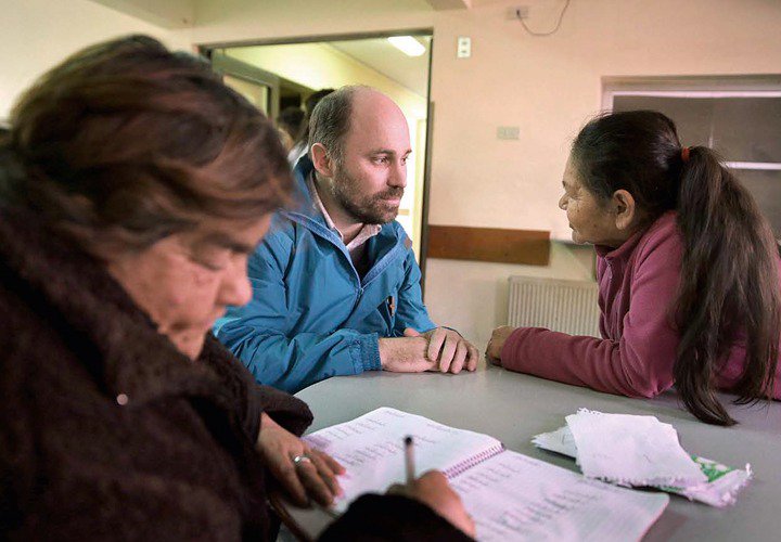 [ENTREVISTA] El capellán del Hogar de Cristo, José Yuraszeck, dice que no hay para qué irse a África o al Sudeste Asiático para ayudar, “si las necesidades están en nuestra propia ciudad”. Aquí, cuenta cómo ve y cómo vive la Navidad desde su cargo 👉🏻 bit.ly/2V2citv