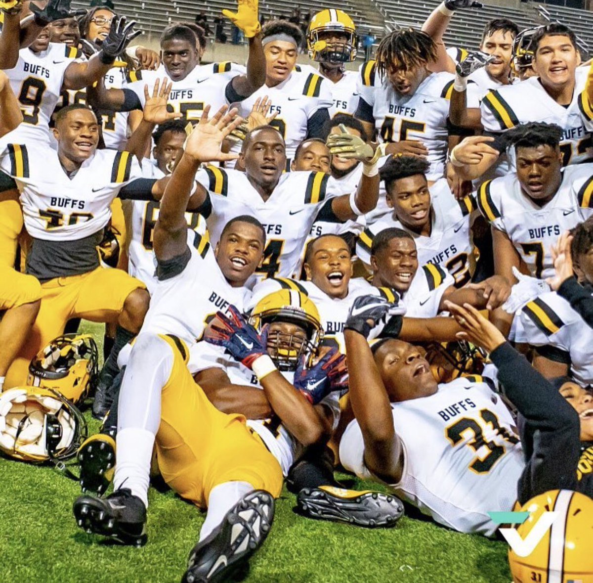 thatboybevel's tweet image. Heading to watch my alma mater win the state championship. This has been a long time coming for this program. The bar was set high by the ‘05 team. In 2012 we reached for it and set the bar even higher. And now this team has set the bar to the highest.@MarshallBuffs #DoItForDR3W