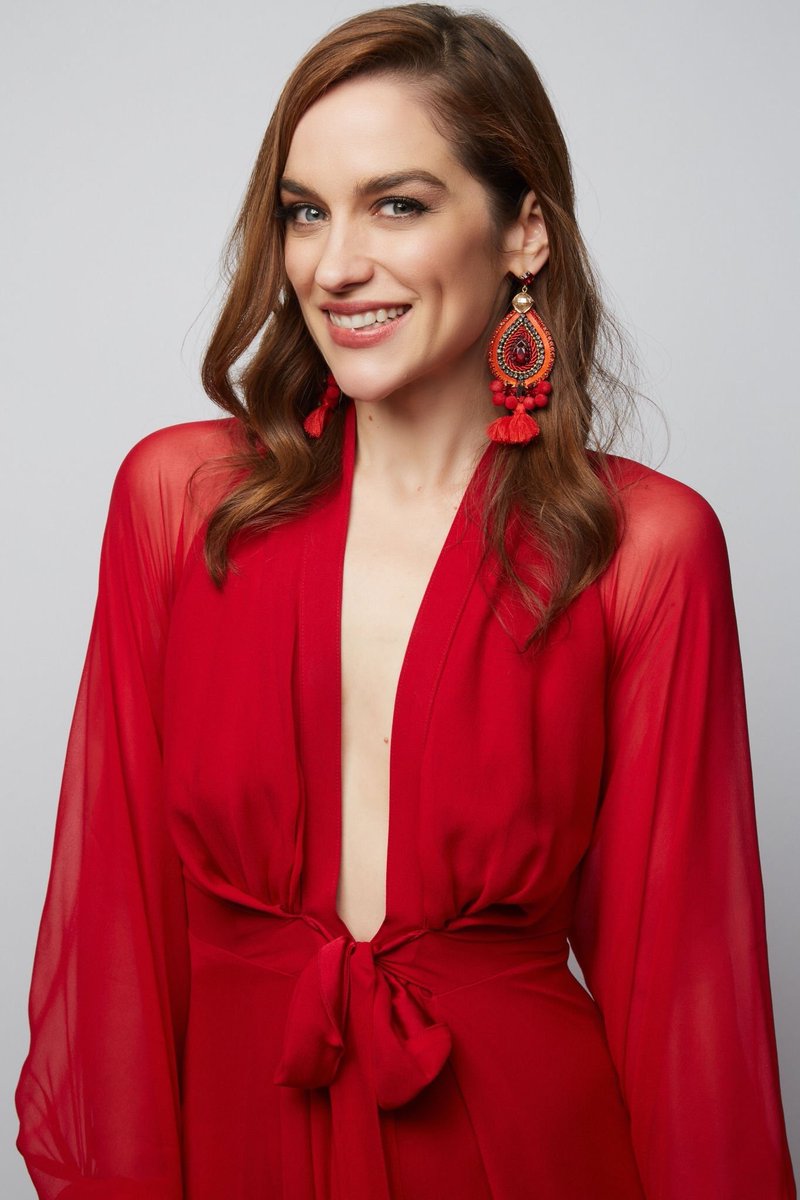 Day 72 without  #WynonnaEarp   Melanie Scrofano owning the colour red  never forget these exist