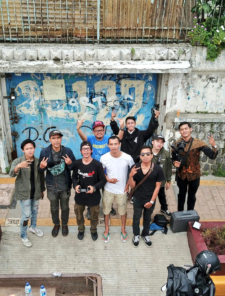 FRHcheko's tweet photo. Pasca Rap Kampung The Movie.
Here we go again.
"Chyper of Decade"

2 days with Oldskool Truck
Koldulak

We build by community. Getting bigger together. https://t.co/pkPCo8DBFx