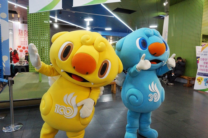 Beautylogs's tweet image. 제100회 전국체전 2019년 서울 개최를 앞두고 D-300일 사전행사 서울시민청에서 개최되었다.^^

홍보대사, 총감독 위촉식 / SNS 홍보단 프로응원러 위촉식 및 사전홍보활동 소개 / 축하공연 / 서울광장 시계탑 제막식 등 

#서울시 #서울시미디어메이트