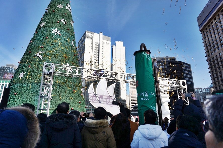 Beautylogs's tweet image. 제100회 전국체전 2019년 서울 개최를 앞두고 D-300일 사전행사 서울시민청에서 개최되었다.^^

홍보대사, 총감독 위촉식 / SNS 홍보단 프로응원러 위촉식 및 사전홍보활동 소개 / 축하공연 / 서울광장 시계탑 제막식 등 

#서울시 #서울시미디어메이트