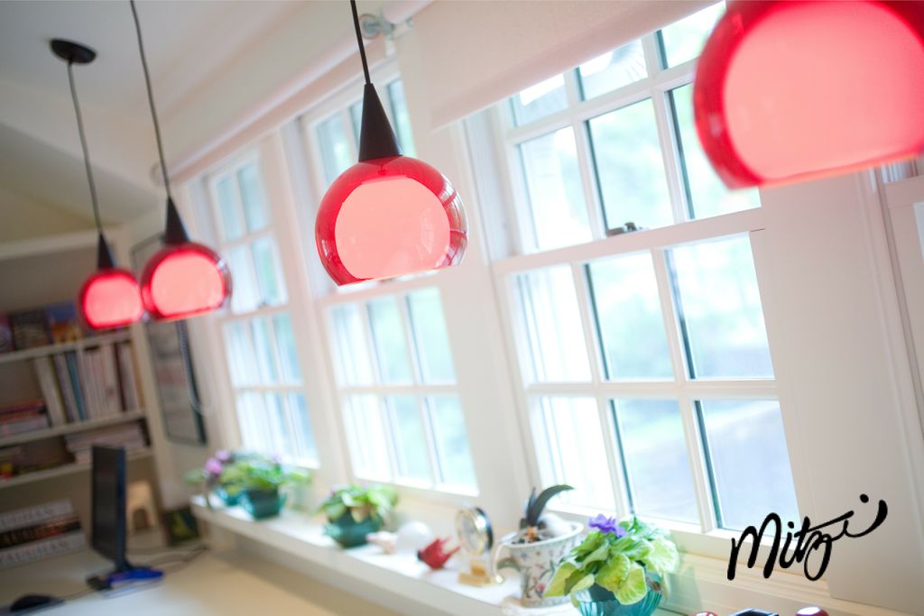 Color has a voice that can be visually noisy. Its hard to hear anyone if everyone is talking at once! Check out my blog post this week to read more about how to use color when decorating for the holidays. buff.ly/2B7NwyL #happyholidays #christmasdeorating #interiordesign