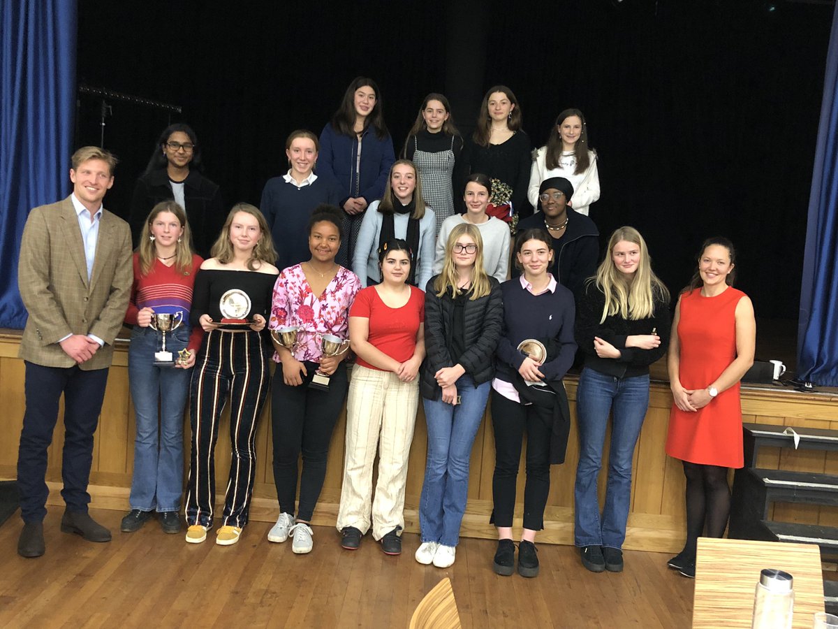 rugbysch_hockey's tweet photo. Congratulations to our 2018 girls hockey prize winners pictured here with our inspiring @EnglandHockey coaches @OllieWillars &amp; @EWatton1 Thanks to all the girls &amp; staff for their efforts this term. https://t.co/6Kfh9ioLEN