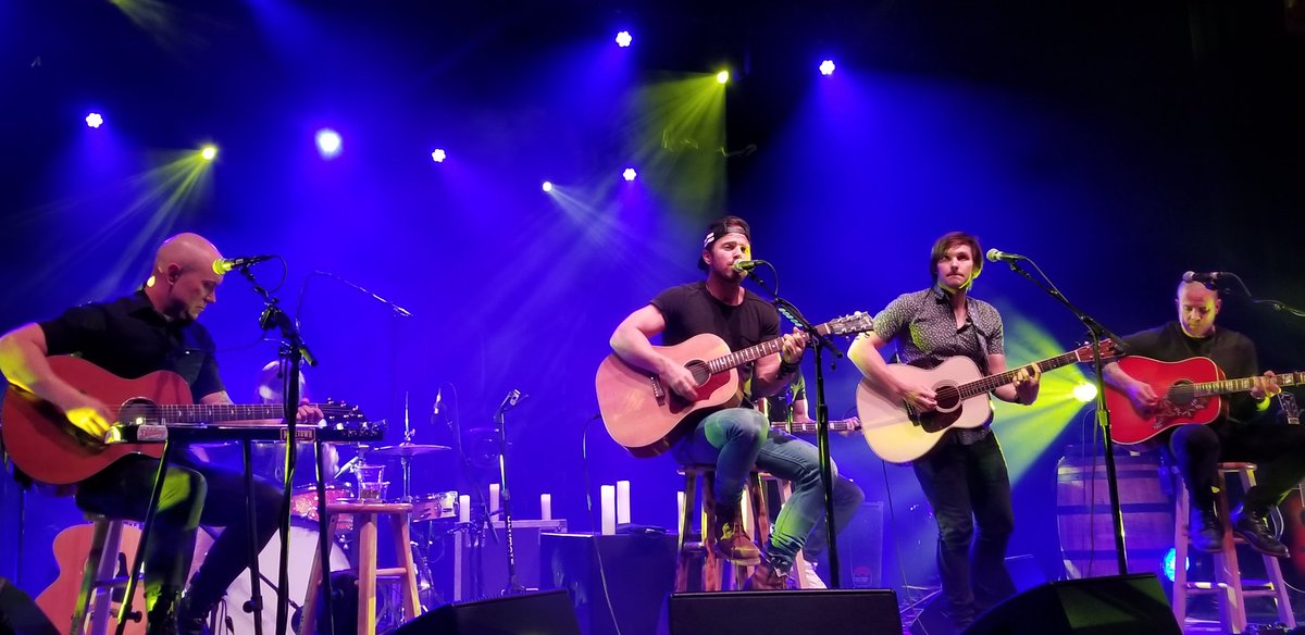 EmilyHaun's tweet photo. 16-hour roundtrip drive in 2.5 days to see @KipMooreMusic and these folks. #WorthEverySecond #RoomToSpareTour https://t.co/aUNT0A554z