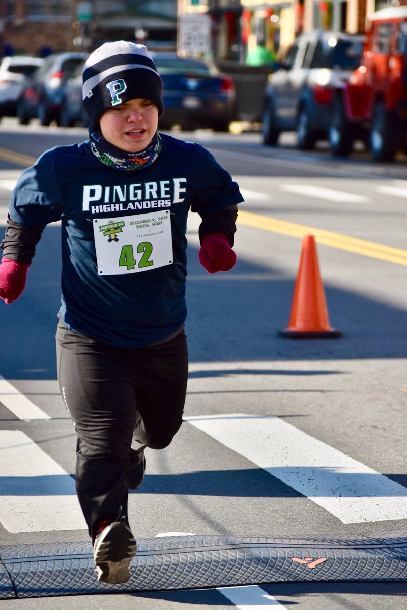 dwarfparatri's tweet image. Proud of our son Owen running the #Festivus5K in Salem today.  @pingreesports @Pingreeschool #Flying #BetheHammer #pingreeschool