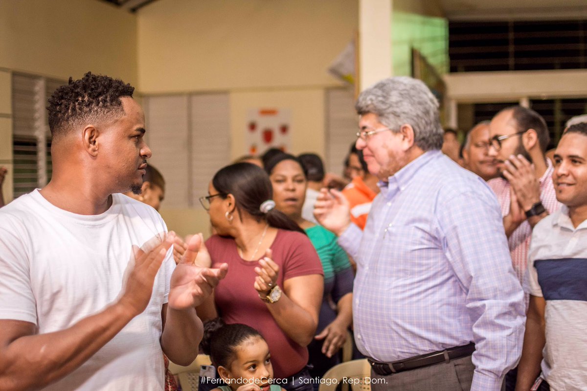 FernandoRosaRD's tweet photo. Con gran entusiasmo fui recibido en el Sector de Rafey, mucha emoción, determinación y sobre todo compromiso, seguimos recorriendo el municipio, con el objetivo de conocer directamente de la gente lo que están viviendo, para construir un mejor Santiago. #FernandoDeCerca https://t.co/XaIOfVMzLy