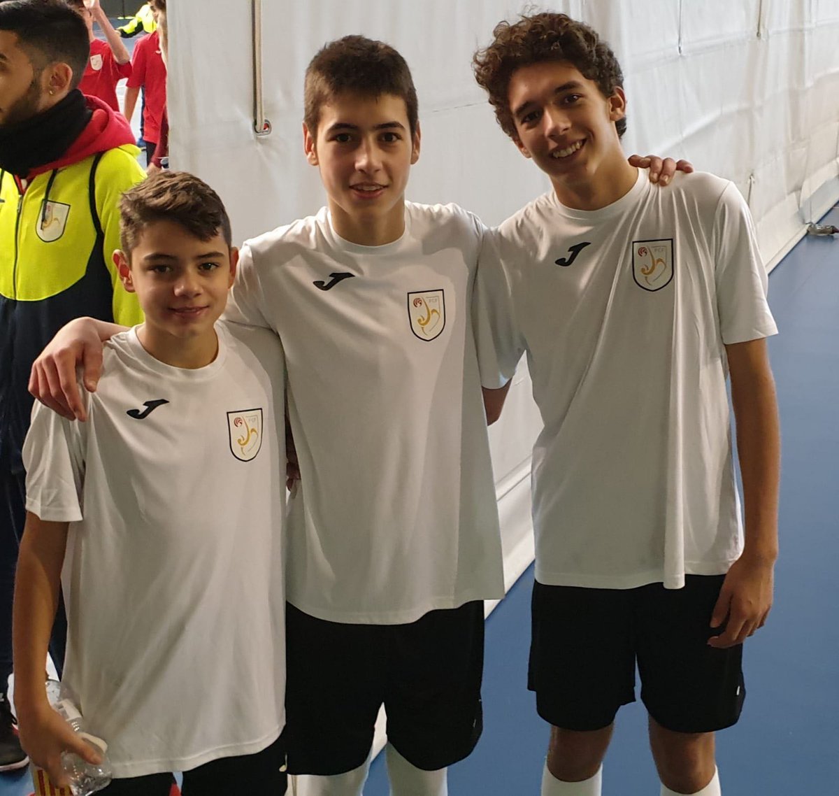 MamutsLesCorts's tweet photo. FUTSAL | ⚽️ Bon paper dels mamuts als Campionats Comarcals 2018 amb les selecciones de Barcelona Centre. La benjamí no va poder passar a la fase final, l'aleví ha quedat en 3r lloc, l'infantil ha estat subcampiona i la cadet s'ha alçat amb el títol🏆.
#OrgullMamut #ComarcalsFS18 https://t.co/Wl8UfNWntL