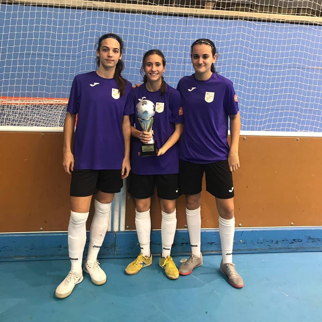 MamutsLesCorts's tweet photo. FUTSAL | ⚽️ Doble subcampionat per les mamuts als Campionats Comarcals 2018. Les seleccions de Barcelona Centre / Vallès Occidental tant infantil com cadet femenines han caigut a la final. Gran actuació de les nostres. Enhorabona! 🐘💚
#Orgullosa #ComarcalsFS18 #OrgullMamut https://t.co/F1ygOkPe2V