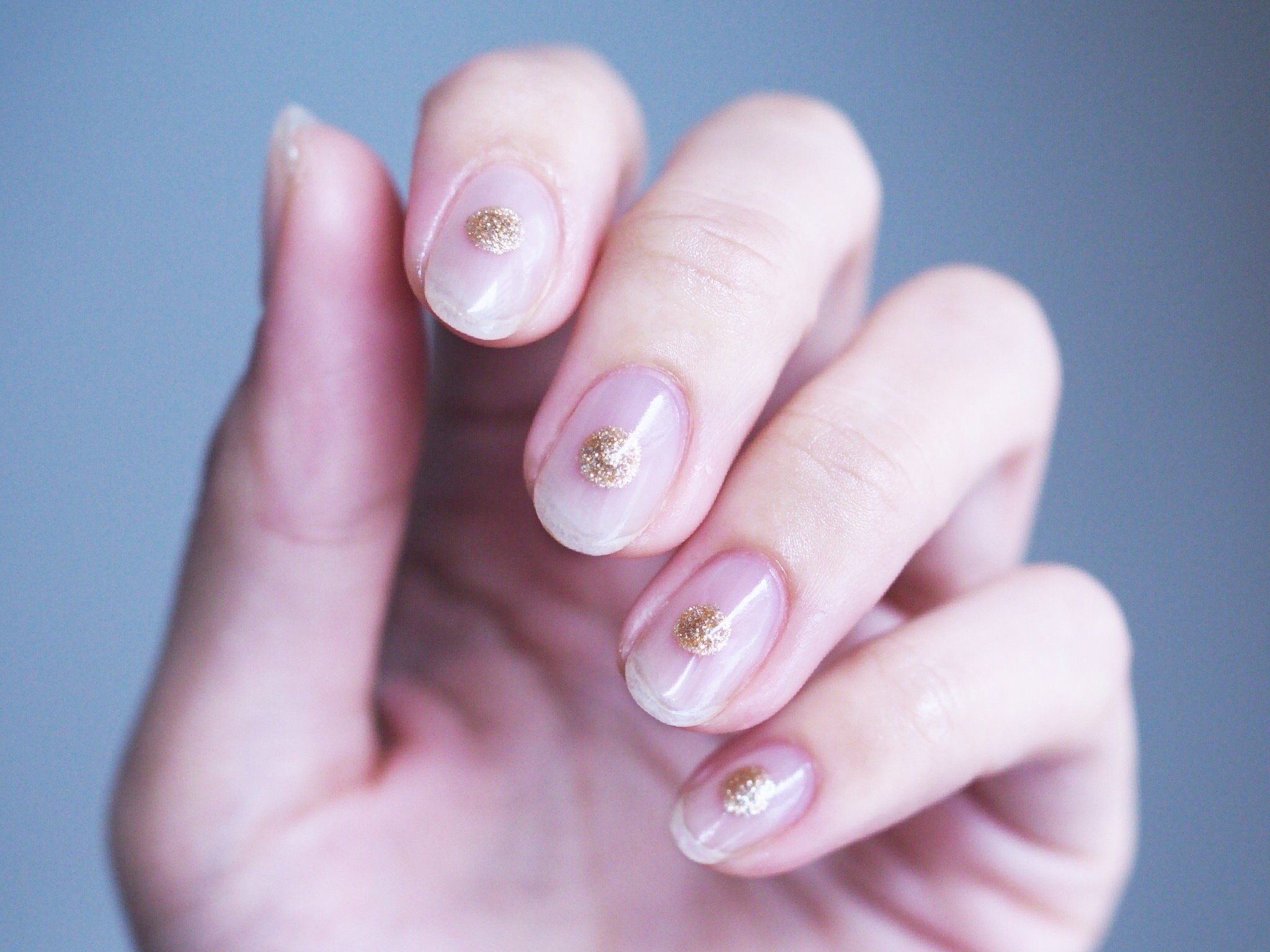 تويتر Nail Yumihari على تويتر クリアにゴールドドットのちょこっとクリスマス クリア にゴールドドットのみの大人モードなクリスマスネイル 5500 ネイル ネイルデザイン ショートネイル ニュアンスネイル 冬ネイル シンプルネイル クリスマスネイル