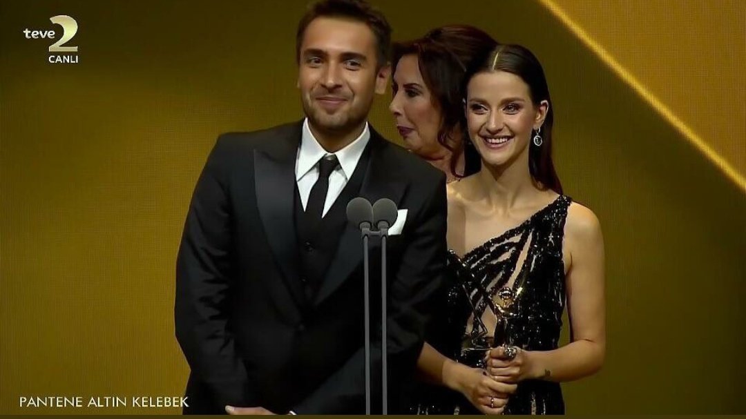 ulaşın ireme birlikte konuşalım demesi 
ulaşın oturanlara sahnede iltifat etmesi
iremin vefalı olup nehir ve ferdayı unutmaması
ulaşın iremin konuşmasından sonra bravo demesi 
eserin ulaşı giderken destekler şekilde sırtına vurması 
bunlar çok güzel şeyler bu detaylar benim yuvam
