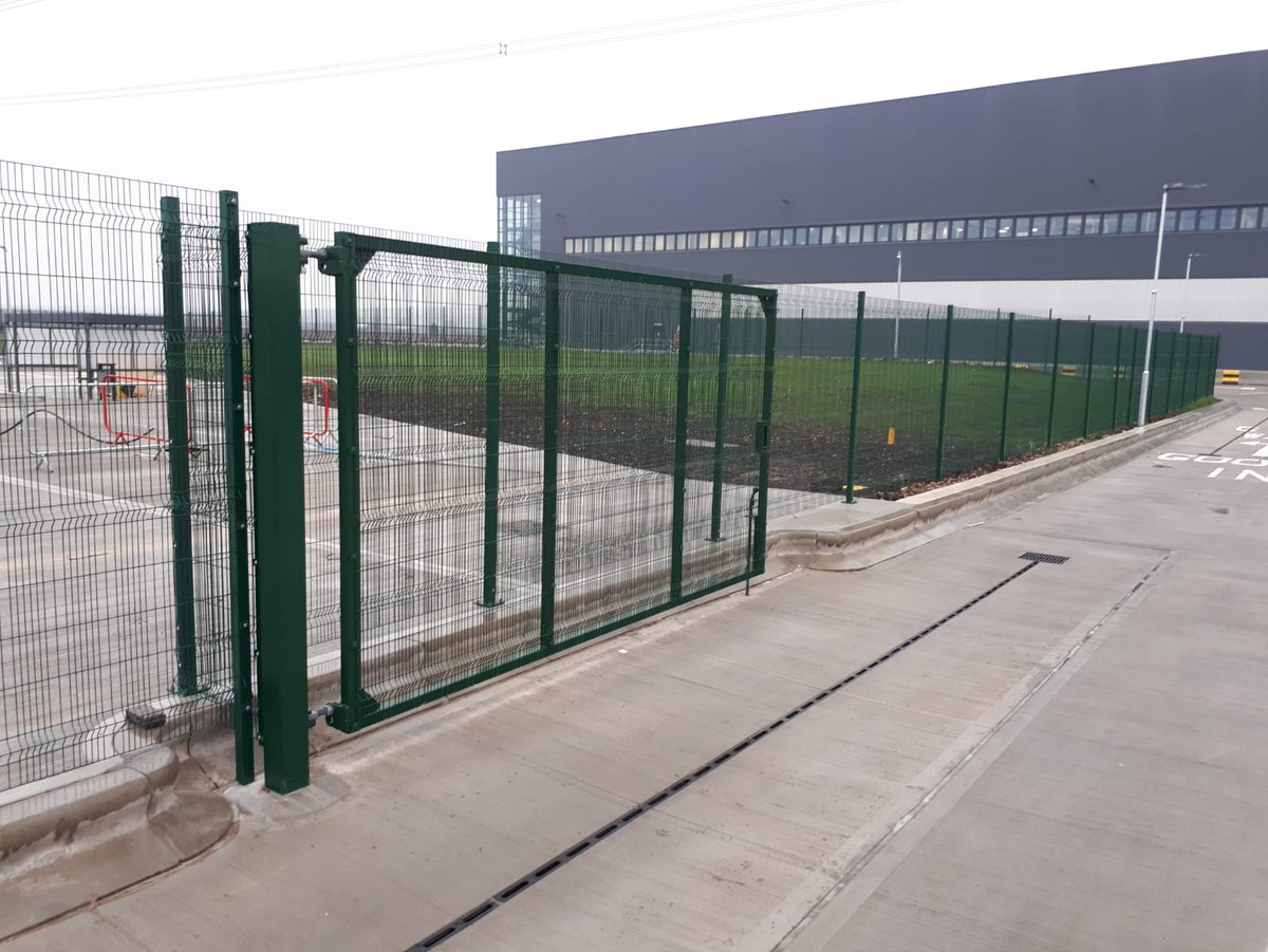 Posts_by_Brett's tweet photo. Brett Trief Kerb continues to keep people safe at this Distribution Centre in Doncaster. Visitors can be confident that our kerbs are doing their job properly. Find out more about this specialist product here: https://t.co/xTffktGrQQ https://t.co/Q4BMTtcKCq