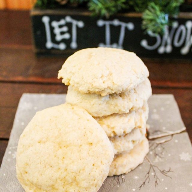 GoDairyFree's tweet photo. Classic Dairy-Free Sugar Cookies + Fun Melting Snowman Cookies.
See the link in my bio for the recipes!
#dairyfree #dairyfreecookies #sugarcookies #nutfree #christmascookies https://t.co/rQ4WYBo3ON https://t.co/h0RNZVsB5j