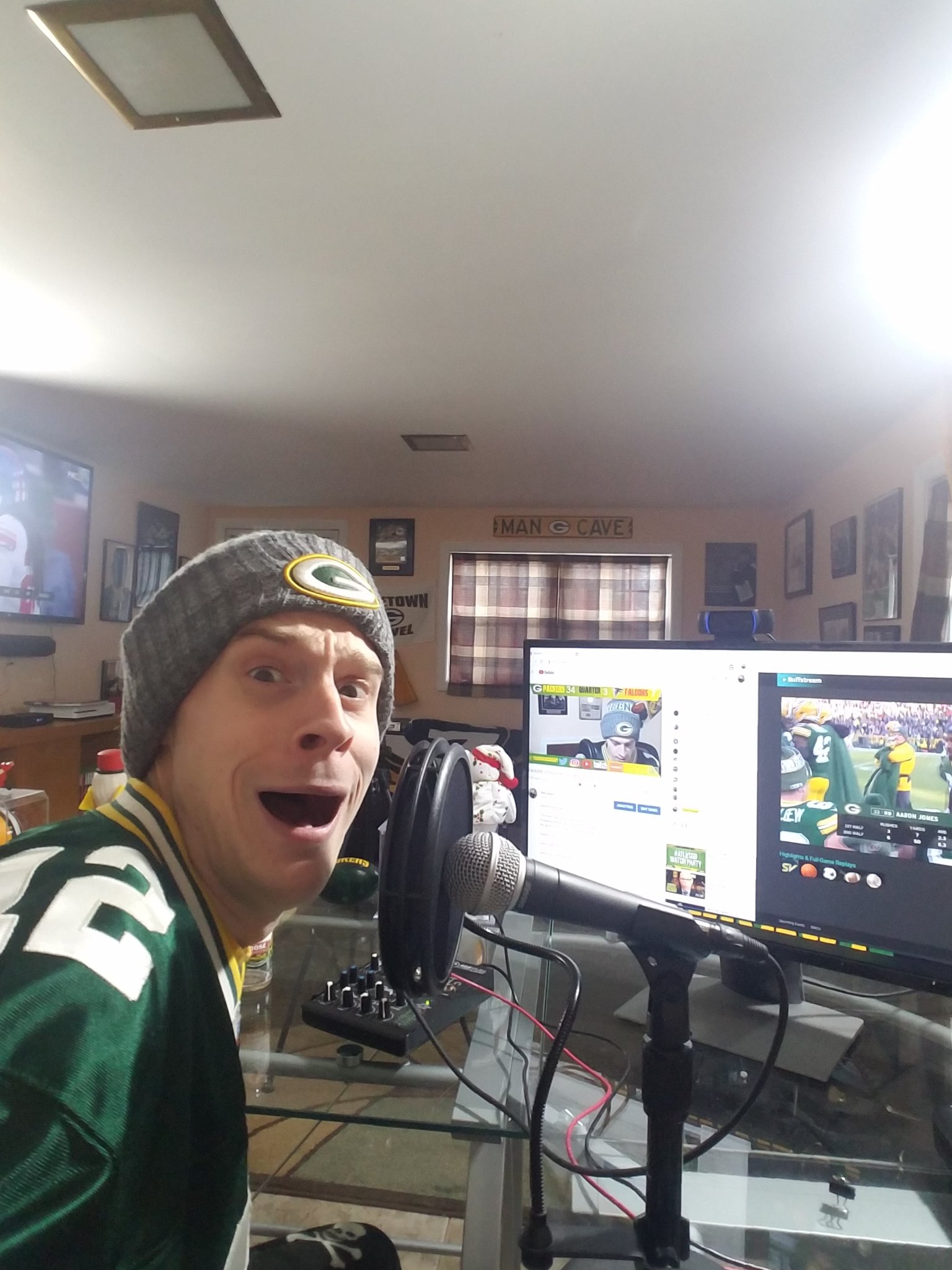 Tom Grossi di Twitter: THE PACKERS ARE WINNING!?!?!?! IS THIS WHAT  HAPPINESS FEELS LIKE? #Packast #Packers #grossiposse #ATLvsGB #GoPackGo   / Twitter