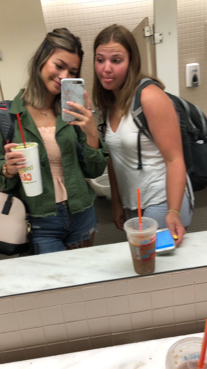 _kim_tran's tweet photo. Happy 19th birthday to my bff!!💓💓 https://t.co/A6xGTWzm52