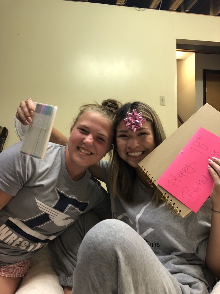 _kim_tran's tweet photo. Happy 19th birthday to my bff!!💓💓 https://t.co/A6xGTWzm52