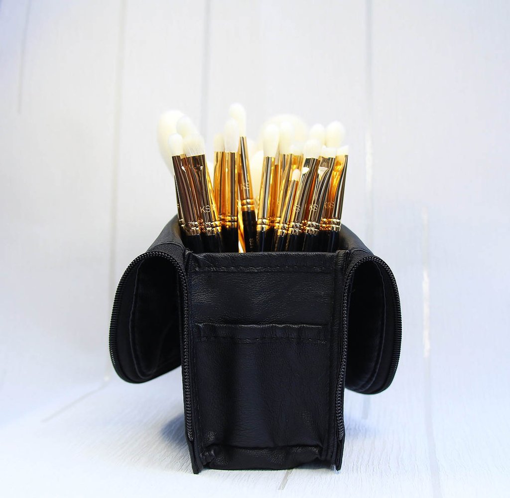 BeautyChamber's tweet photo. πFree Gift π- Receive a Kit Stars Peel Down Makeup Brush Bag when you spend Β£30.00 or more on any products from our Makeup Brushes Category While Stocks Last #kitstars #makeupbrushbag #mua https://t.co/GZnWsEEjn8 https://t.co/4PWNfsuK8R