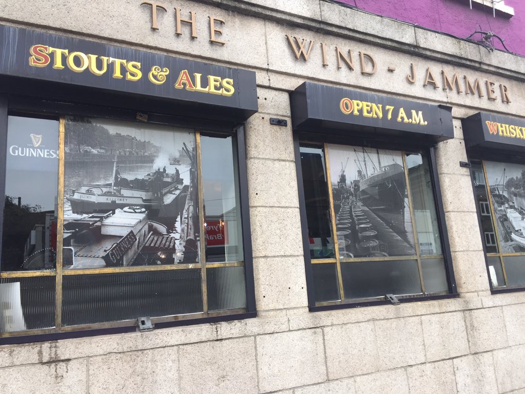 HenryMcKean's tweet photo. On tonight’s Under the Covers from 9pm does the Taoiseach drink in an Early House, The Grafton 💈 Barbers story, my bad skin &amp; do you actually save anything Christmas shopping in the North? @NewstalkFM @Roisin_Davis @GraftonBarber https://t.co/dd6ZFFQIpN