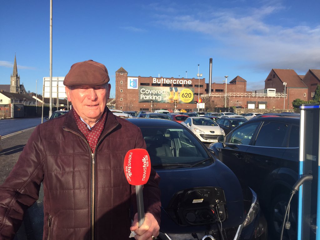 HenryMcKean's tweet photo. On tonight’s Under the Covers from 9pm does the Taoiseach drink in an Early House, The Grafton 💈 Barbers story, my bad skin &amp; do you actually save anything Christmas shopping in the North? @NewstalkFM @Roisin_Davis @GraftonBarber https://t.co/dd6ZFFQIpN