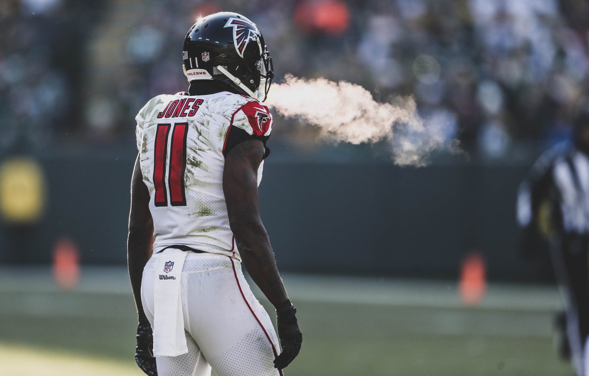 AtlantaFalcons's tweet photo. #JetJones✈️ has reached 1,400 yards for the fifth straight season. 

He is the first player in NFL history to accomplish that. https://t.co/VrKeBi8P7f