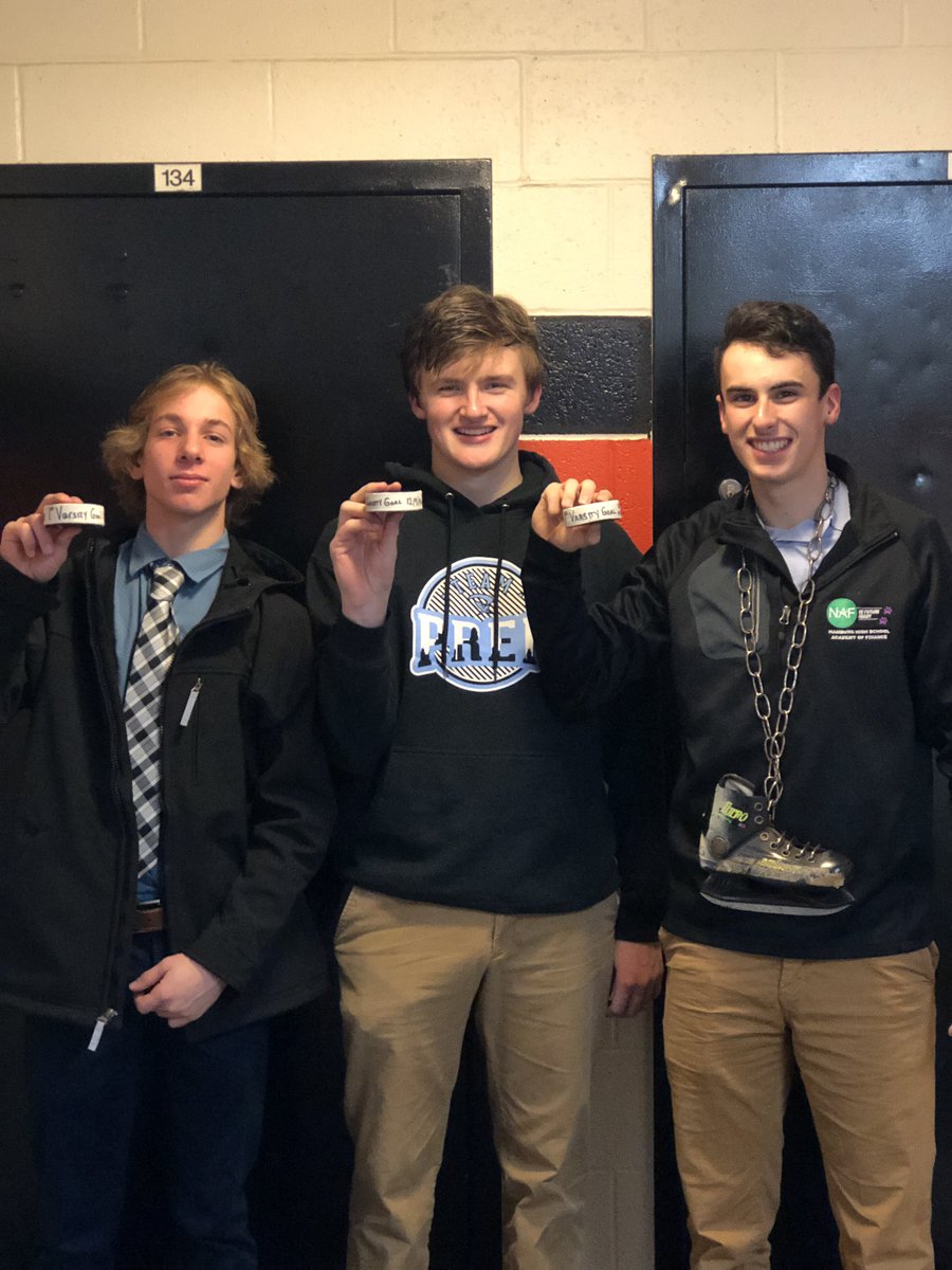Hamburg_Hockey's tweet photo. #HVH (2-2) with a big 5-1 Win over Amherst. @mattwalsh40 @BrianColmerauer and @ryansteinerr each with their first career Varsity goals. Chris Damiani and Brandon Novoa were the other goal scorers for the Bulldogs. Colmerauer gets The Skate. #YeahWhite! https://t.co/PpumCVo9pG