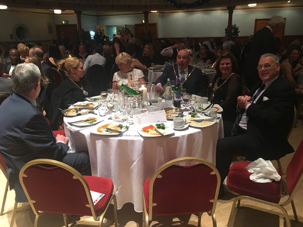 KirkleesMayor's tweet photo. Wednesday December 5th 2018 honoured to attend @CHFTNHS #CS2018 @HuddsTownHall Wonderful evening celebrating our amazing NHS Staff. You’re all winners! (I work for the NHS too!) Special thanks to Brian Moore for looking after us - a real gent! https://t.co/qiQZ5AeMdq