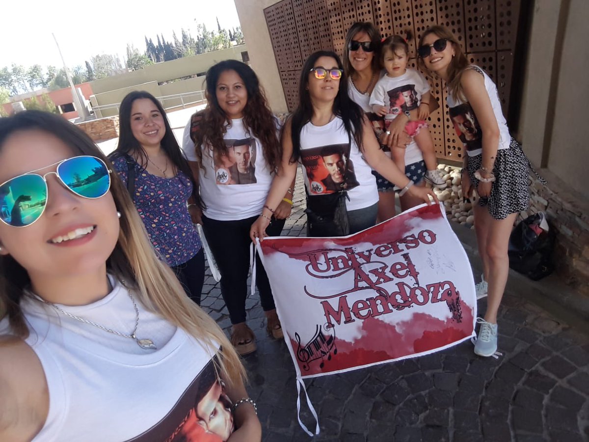 UniversoAxelMza's tweet photo. Hoy hay show!!! 🙋🎶💖 y Universo estará presente!! 🙋 Hoy #SerTour explota!! 🌸🌸🌸🌸 Vamos San Juan y Mendoza https://t.co/QO94VJ46yY