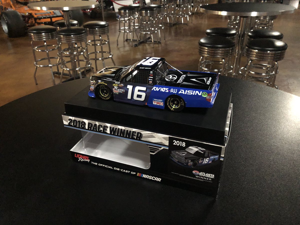 Brett_Moffitt's tweet photo. Today’s giveaway is a signed @amsupdates Race Win diecast courtesy of our friends @PlanBSales along with a $25 Gift Card from @Lionel_Racing. RT for your chance to win. Good luck! #MerryMoffittChristmas https://t.co/4sXhsowsHN
