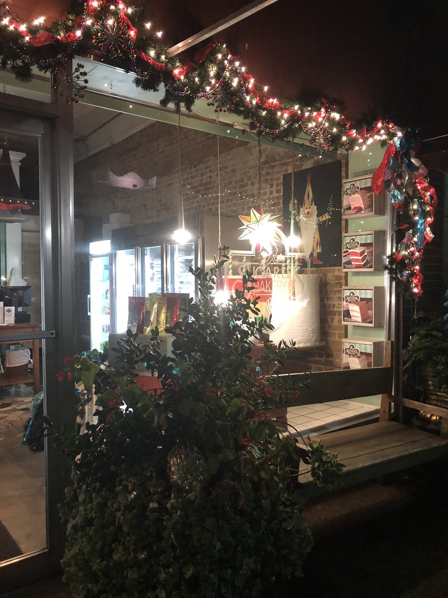NewAlbanyMSA's tweet photo. Main Street member Sugaree’s Bakery. #christmas2018 #comeseewhoweare https://t.co/xcekMtNTvI
