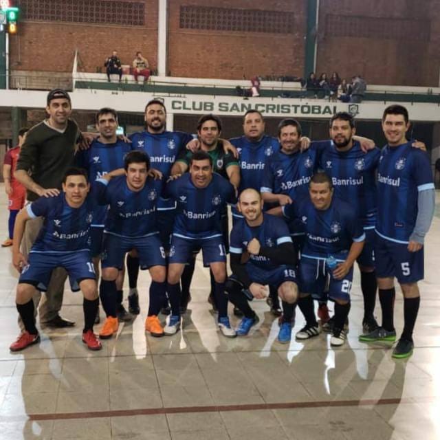 EXASanCristobal's tweet photo. Felicitamos a #KF0397 y #TalentosFC por la clasificación a la Final en la Categoría “B” y por el Ascenso directo a la máxima categoría del Torneo de Ex Alumnos del Colegio San Cristobal 😃

¡Que el sábado sea una fiesta! 

#ExaHayUnoSolo #ExaSanCristobal #AESC https://t.co/RHxckujXJz