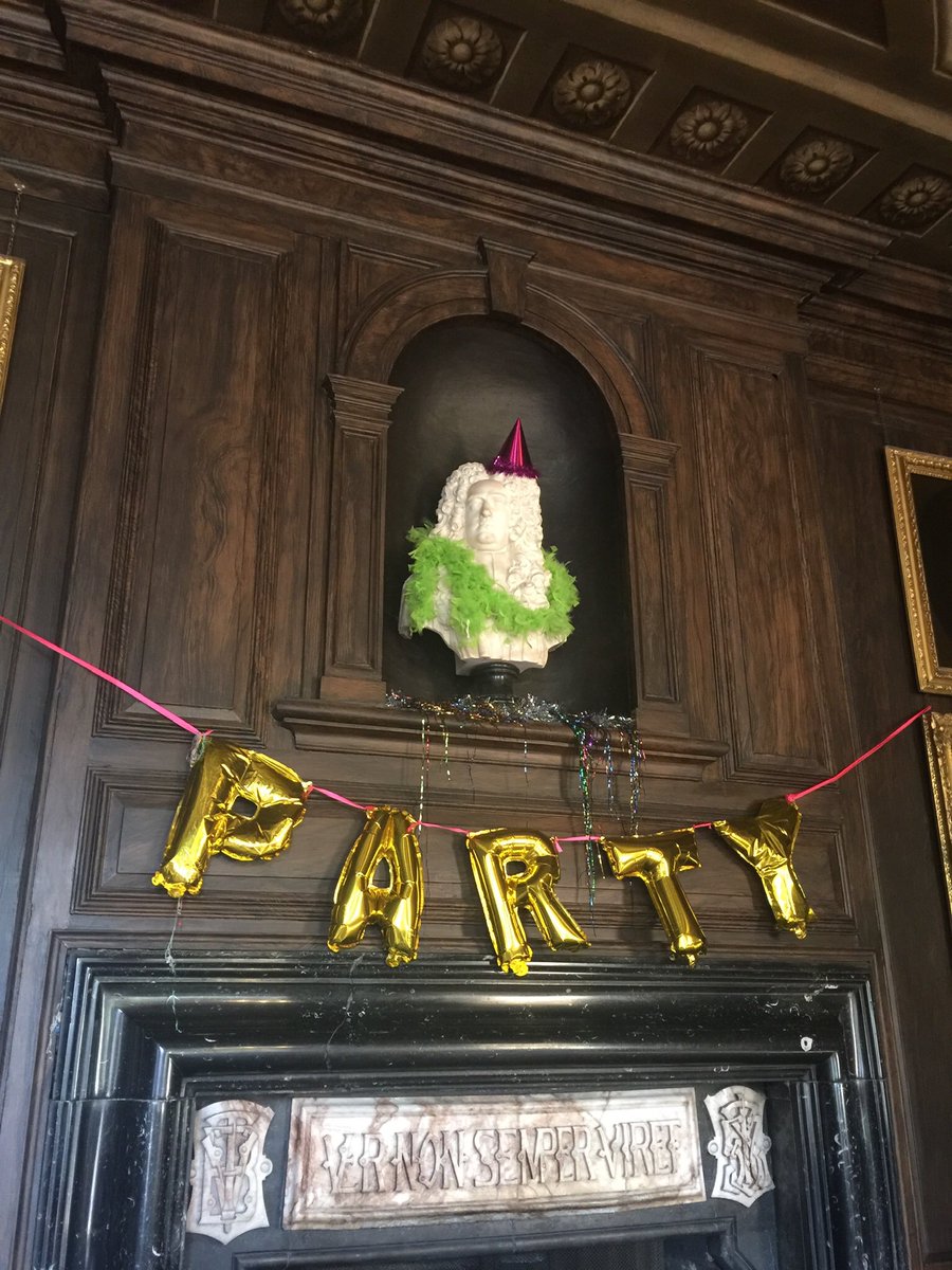 AuntyWops's tweet photo. Loved volunteering up at @HanburyHallNT today for It’s Christmasssssss! The house looks amazing for the 70’s & 80’s theme and I had fun being #NumberOneElf for the day. Merry Christmas everyone #volunteering #NationalTrust #HanburyHall #Christmasevents #fundaySunday https://t.co/b7mT2b3p7R