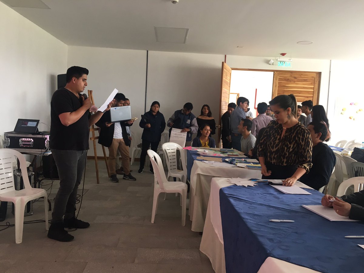 EDEC_EP's tweet photo. Nuestros #emprendedores del #IdeatónCuenca2018 presentan sus proyectos e ideas a @priscivma de @HultPrizeEC y #CodeisEc, a @ManuVegaP de @CoWorkingCuenca y a @carlosroj19 de @EDEC_EP 💪👏
#CuencaEmprende
#CuencaConecta https://t.co/R7FLV50tAh