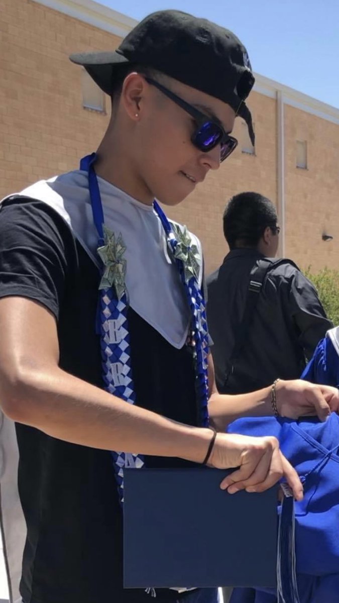 cjgarxia's tweet photo. i really do miss high school but what a time. 🚫🧢 https://t.co/bwbcp56pXO