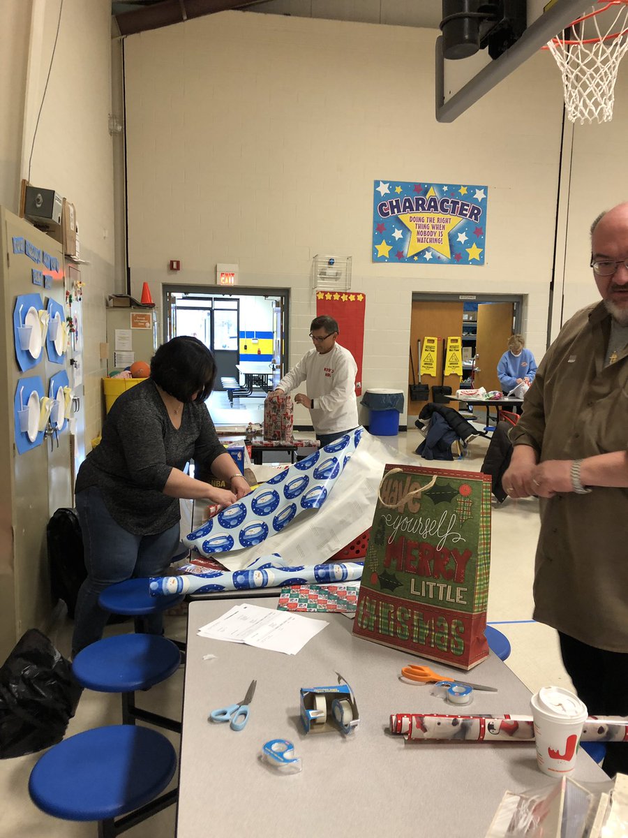 WhitingWildcats's tweet photo. Kevin's Kids Elves at work! Thank you Whiting staff &amp; parents who volunteered their time! #spiritofgiving #toysforstudents #teamwork101 https://t.co/bpbklcPyjw
