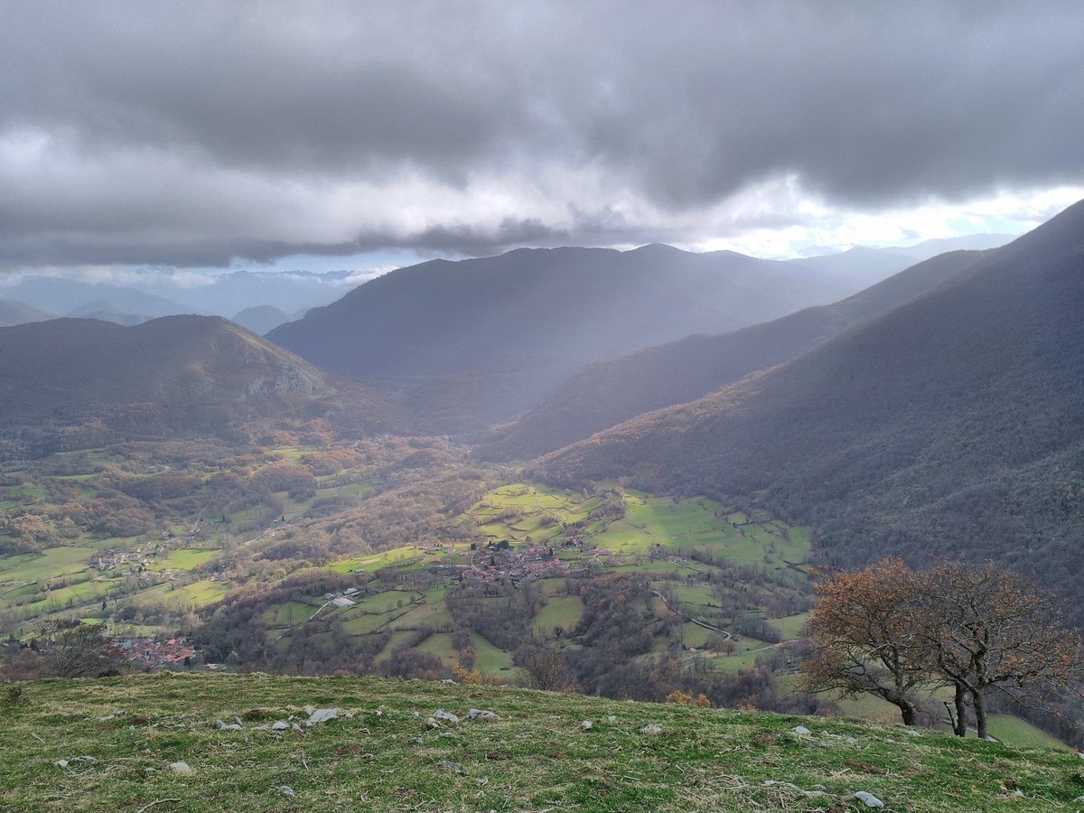 LonePeakbagger's tweet photo. Another lovely like in the lower French Pyrenees with one of my best friends today. 😀

#pyrenees #frenchpyrenees #barousse #comminges #stbertranddecomminges #forest #vista #light #maildehard #picdecau #hike #friends #cathedral #randonnee #foret #cathedrale #lumiere #panorama https://t.co/H7fwHgpnwJ