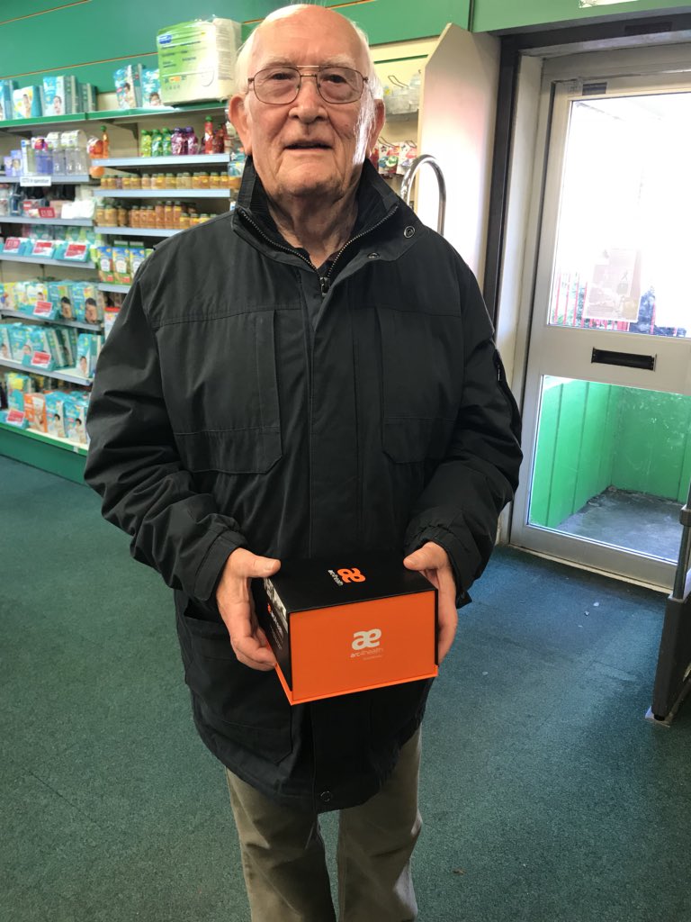 Another Happy customer ! Don Thomas purchasing his #arc4health  after an ineffective knee replacement. “After 2 weeks the pain in my right knee has reduced significantly !”
#rehab#microcurrent#painrelief.

Contact us if you would like to Try before u Buy like Don did!