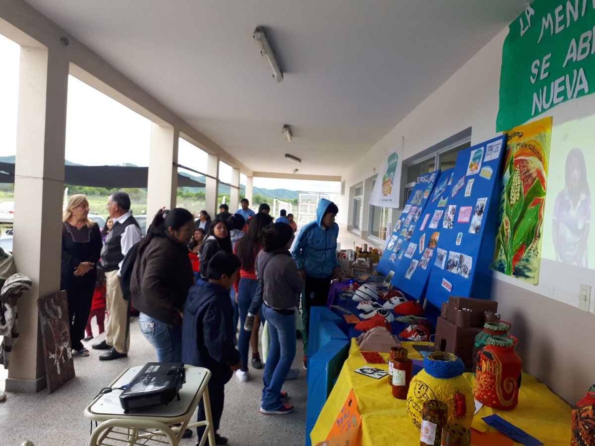 Daiana1715's tweet photo. Muestra Anual Equipo ESA #LasPalmas5150 Escuela-Familia @aniberruezo @MartaMariaMerlo @licdanielmamani @fguillesaavedra @AlancayDel https://t.co/NEIH1XiUpl