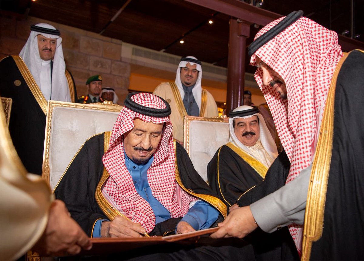 aawsat_News's tweet photo. من #السعودية | صور من رعاية #خادم_الحرمين_الشريفين لحفل افتتاح مشروع تطوير حي الطريف التاريخي.
https://t.co/lRmPQrUrDw https://t.co/M0wEXtzMiJ