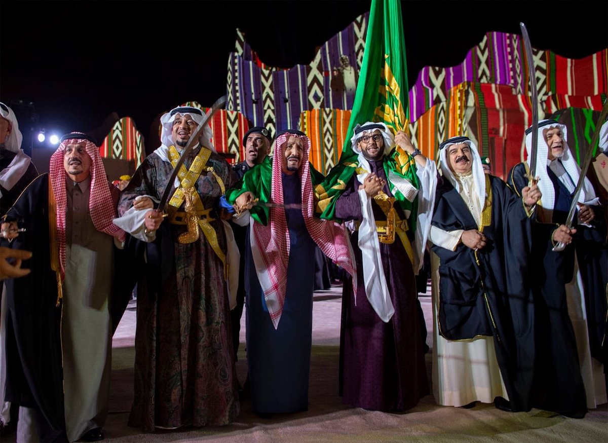 aawsat_News's tweet photo. من #السعودية | صور من رعاية #خادم_الحرمين_الشريفين لحفل افتتاح مشروع تطوير حي الطريف التاريخي.
https://t.co/lRmPQrUrDw https://t.co/M0wEXtzMiJ