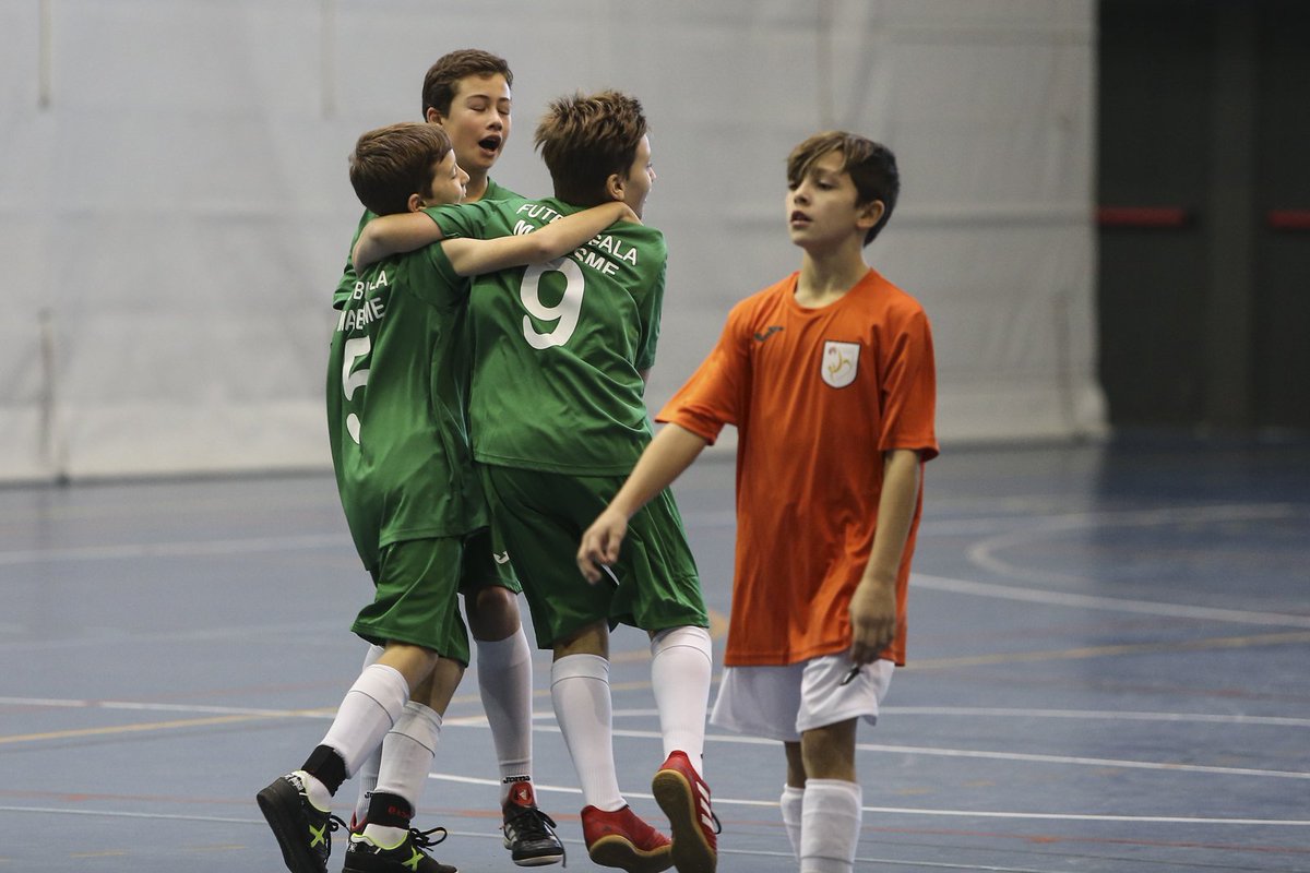 FCF_CAT's tweet photo. 🏟️📽️ El vídeo de la fase final de la 8a edició dels Campionats Comarcals de Seleccions Base de Futbol Sala: https://t.co/OI7QRljmET #CampionatsComarcalsFS #ComarcalsFS18 #Orgullosa https://t.co/6NAnCT0uFQ