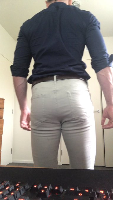 Sorted and live, come to Donny&rsquo;s room 😏 https://t.co/S83Og6pGEO<a href="/tag/hairychest"class="tags"><span>#hairychest</span></a>