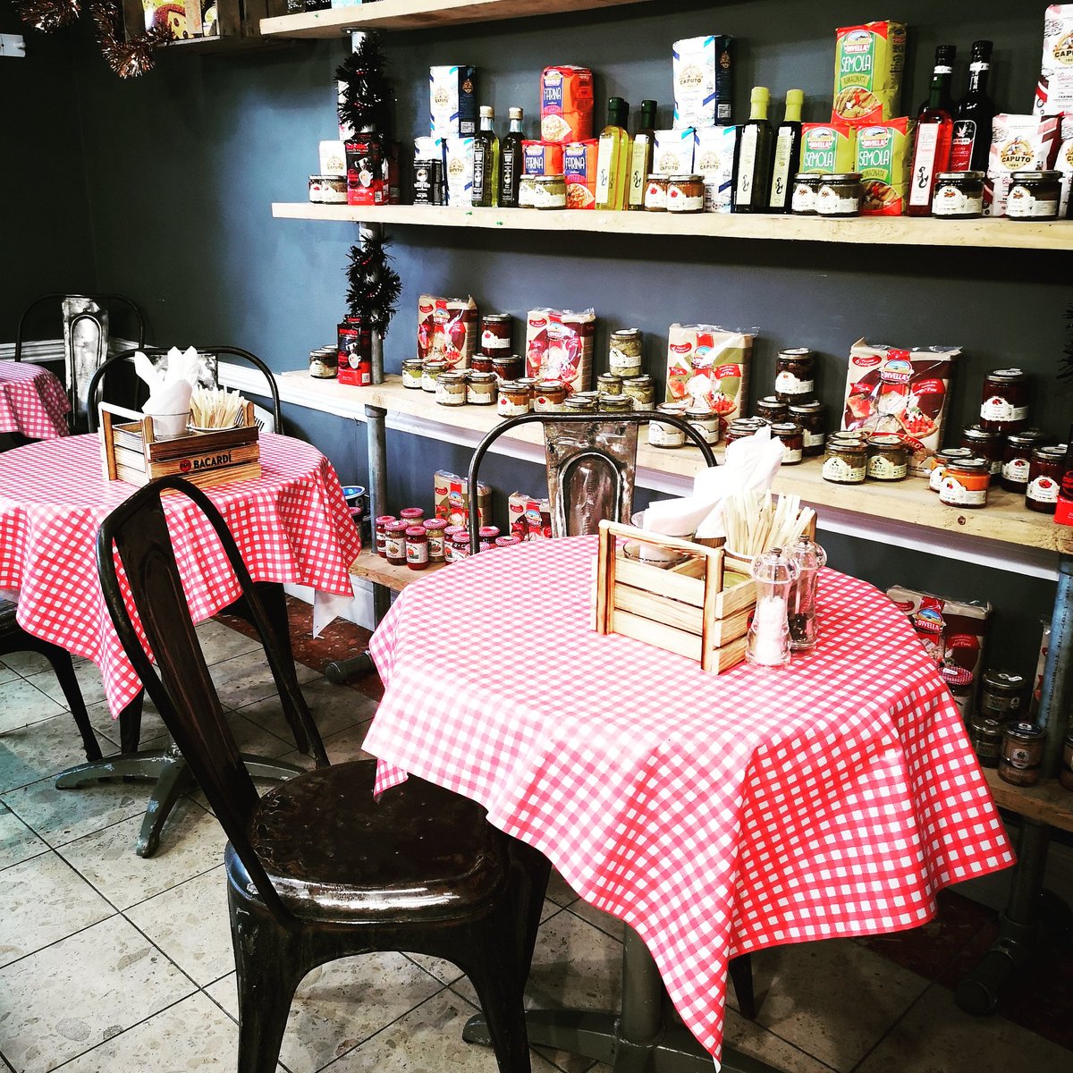 This is Italy!... (In Bath!)
Eat out every day! 🍝

3 express served pasta lunches offered every day, choice of meat, vegetarian and vegan. 

£5 lunches - fresh handmade pasta.

Just like our favourite lunch stops back home in Italia!

#bath #eatinbath #expresslunch