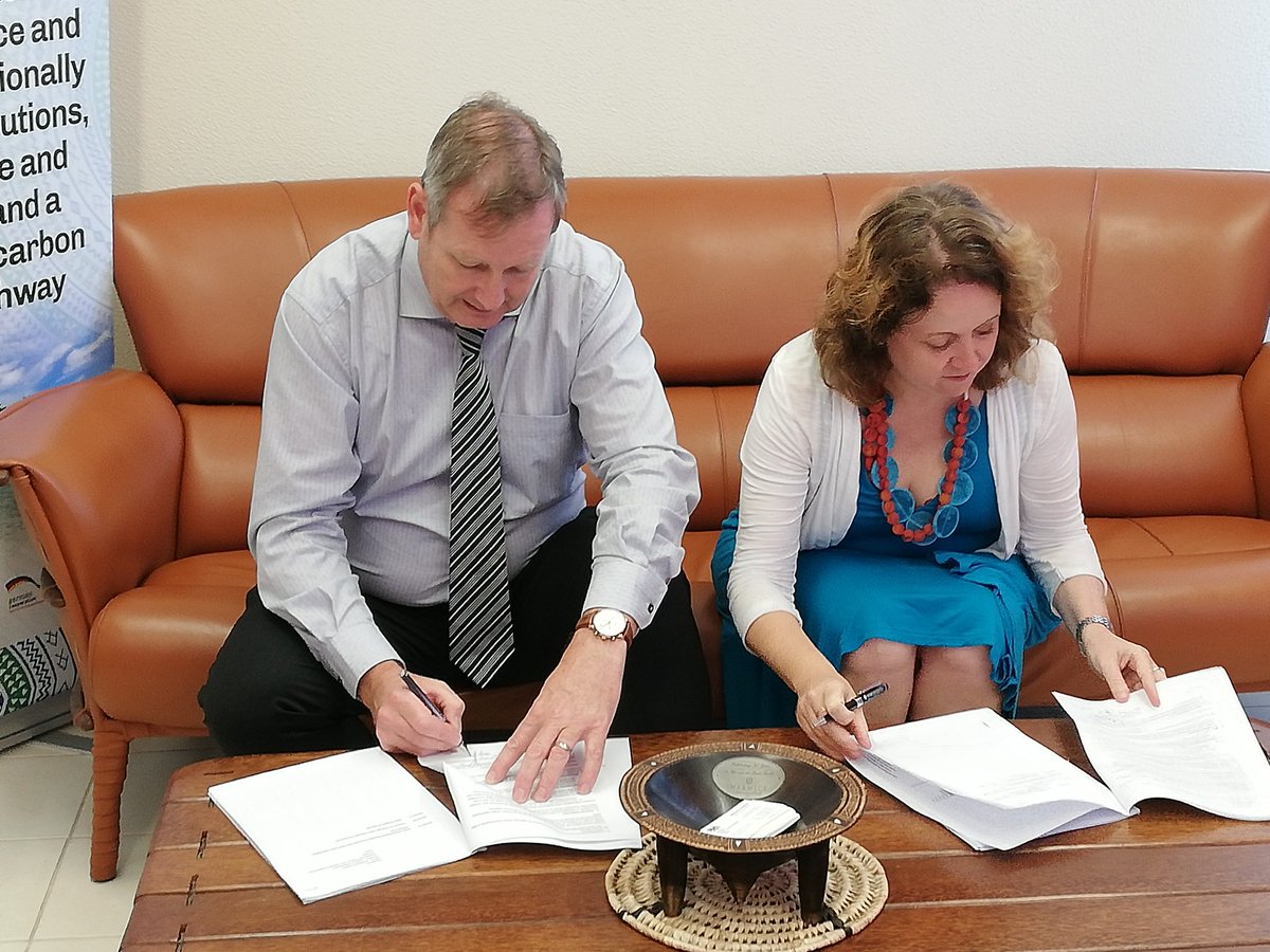 ukinfiji's tweet photo. The UK is delighted to sign an MOU with GIZ for £1.2million to support the establishment the Regional Pacific NDC Hub. This innovative regional resource will provide technical assistance to Commonwealth PICs for NDC implementation, enhancement and financing @Commonwealth18 https://t.co/bP8myxLqdV